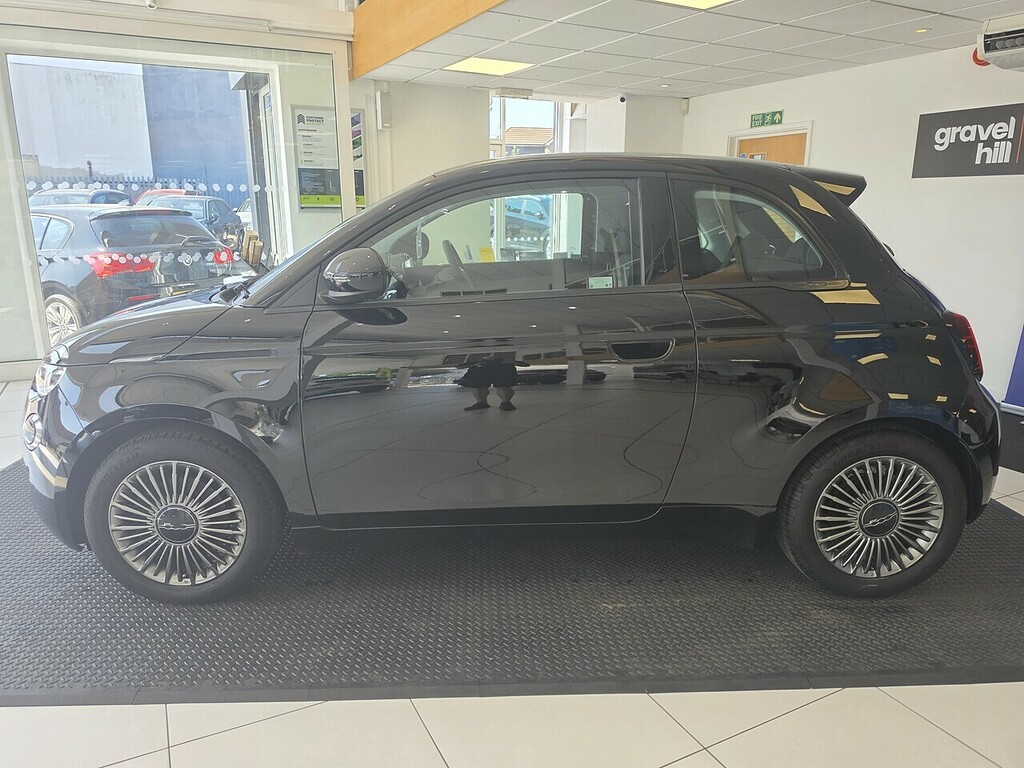 Fiat 500E 42Kwh Icon Hatchback 118 Ps U BK22XUH Black #4
