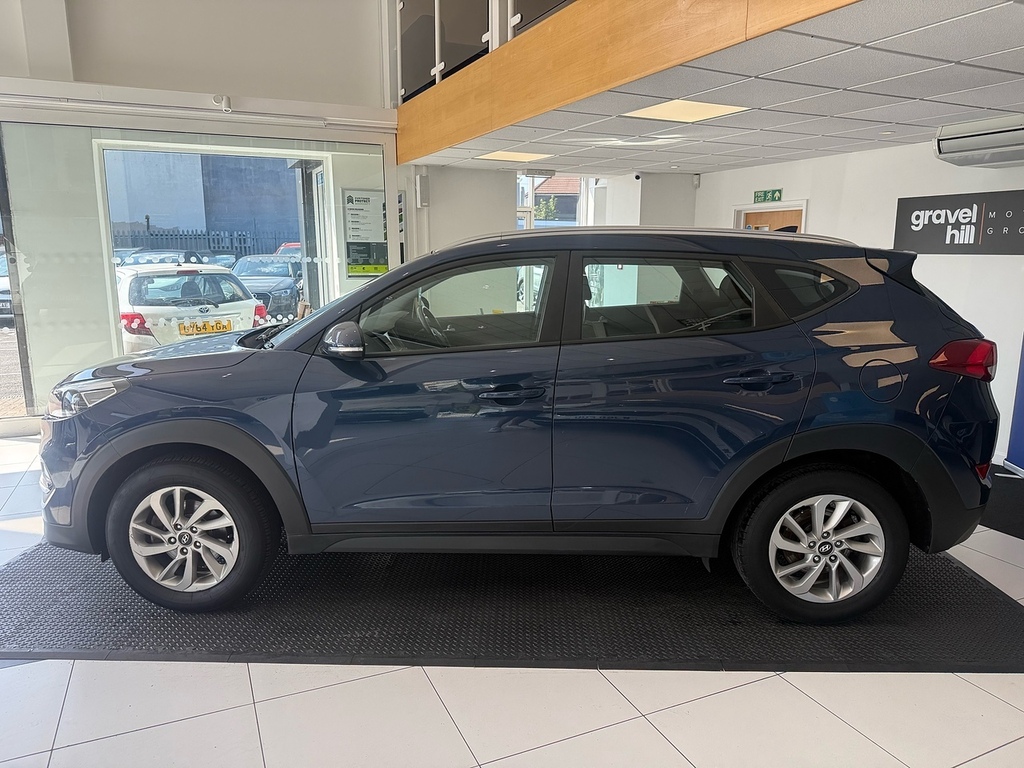 Hyundai Tucson 1.7 Crdi Blue Drive Se Nav Suv E EO67XKF Blue #4
