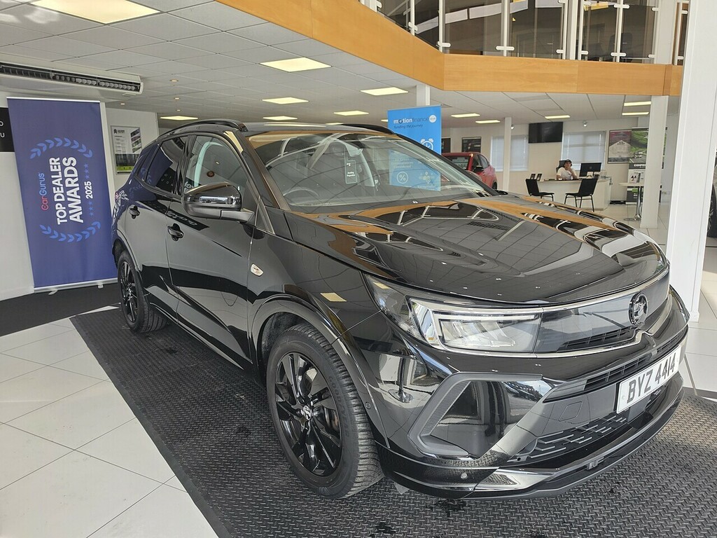Vauxhall Grandland 1.6 13.2Kwh Gs Line Suv Plug-in Hybrid Black