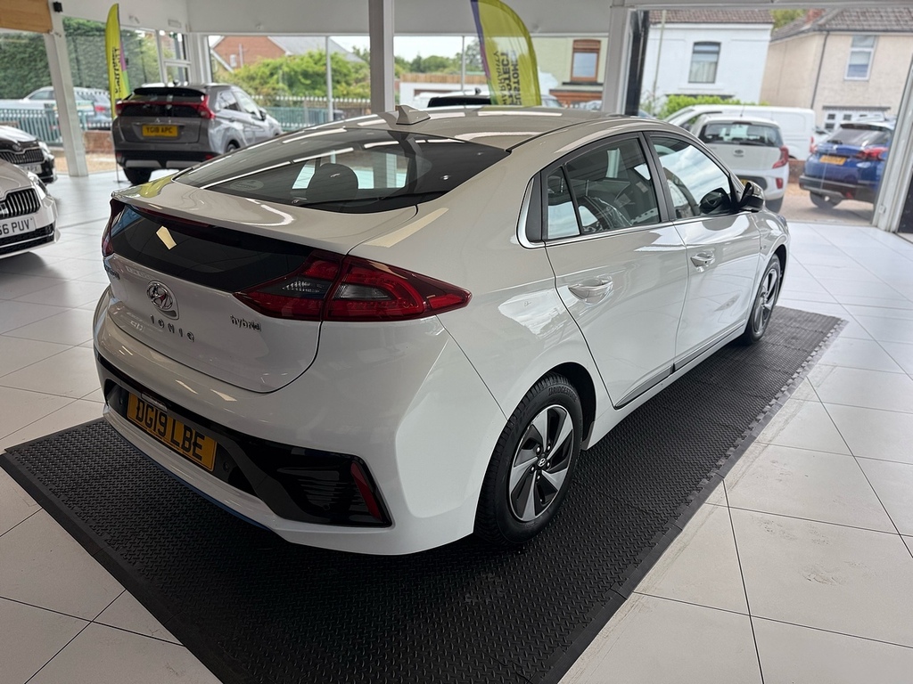 Hyundai Ioniq 1.6 H-gdi Gpf Premium Hatchback Hybrid DG19LBE White #6