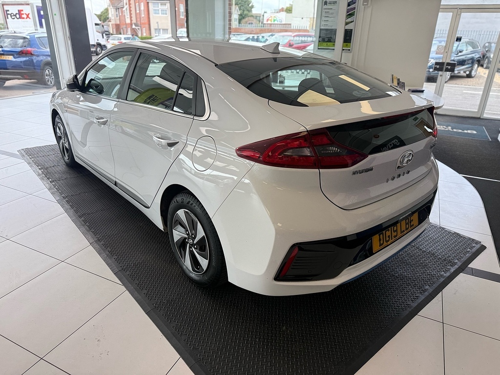 Hyundai Ioniq 1.6 H-gdi Gpf Premium Hatchback Hybrid DG19LBE White #4