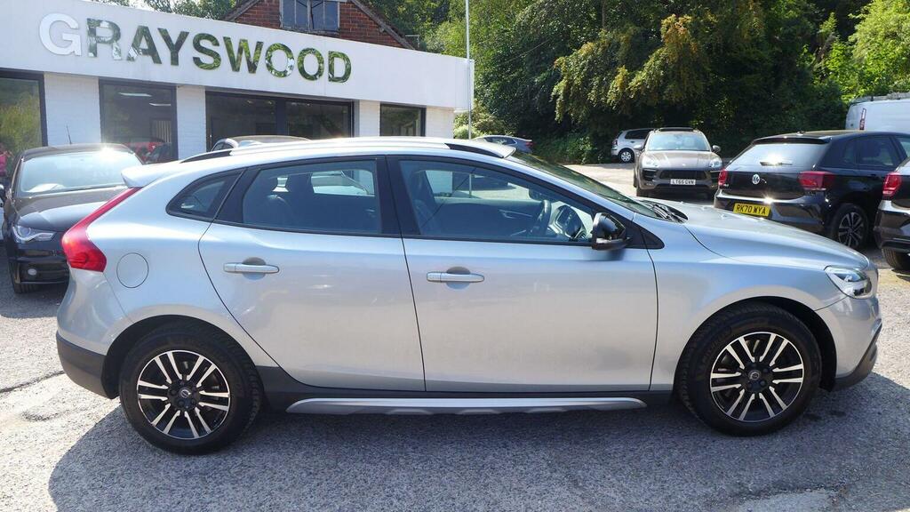 Volvo V40 Cross Country 1.5 T3 Nav Plus Euro 6 Ss HV18LZO Silver #4