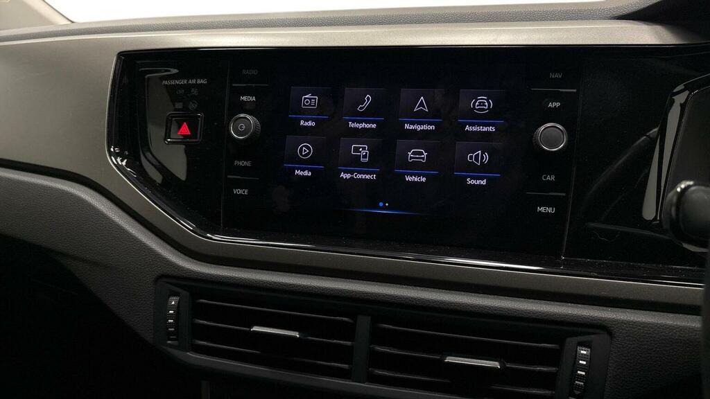 Volkswagen Polo Active Black #8