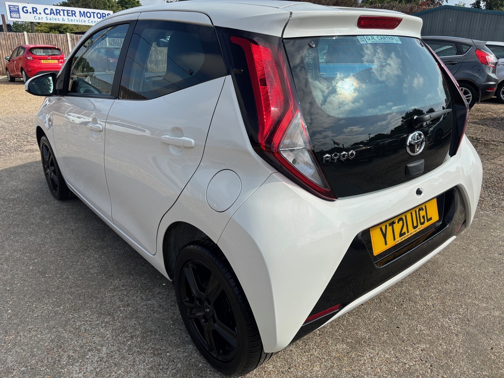 Toyota Aygo 1.0 Vvt-i X-play Euro 6 Safety Sense White #4