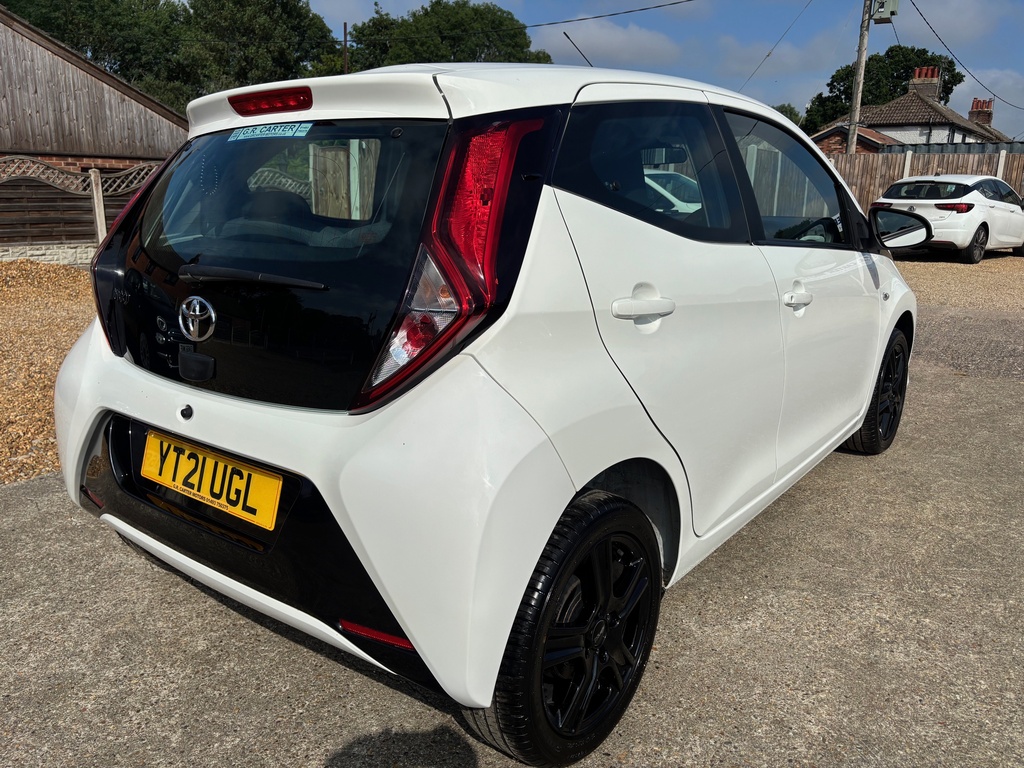 Toyota Aygo 1.0 Vvt-i X-play Euro 6 Safety Sense White #5