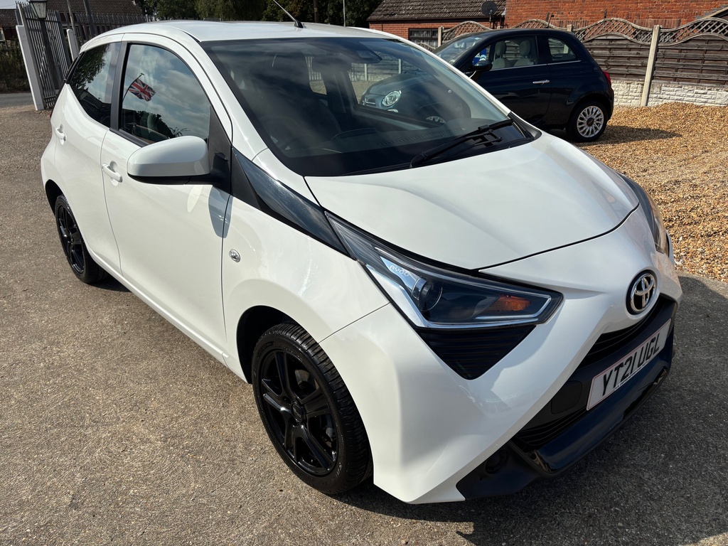 Toyota Aygo 1.0 Vvt-i X-play Euro 6 Safety Sense White