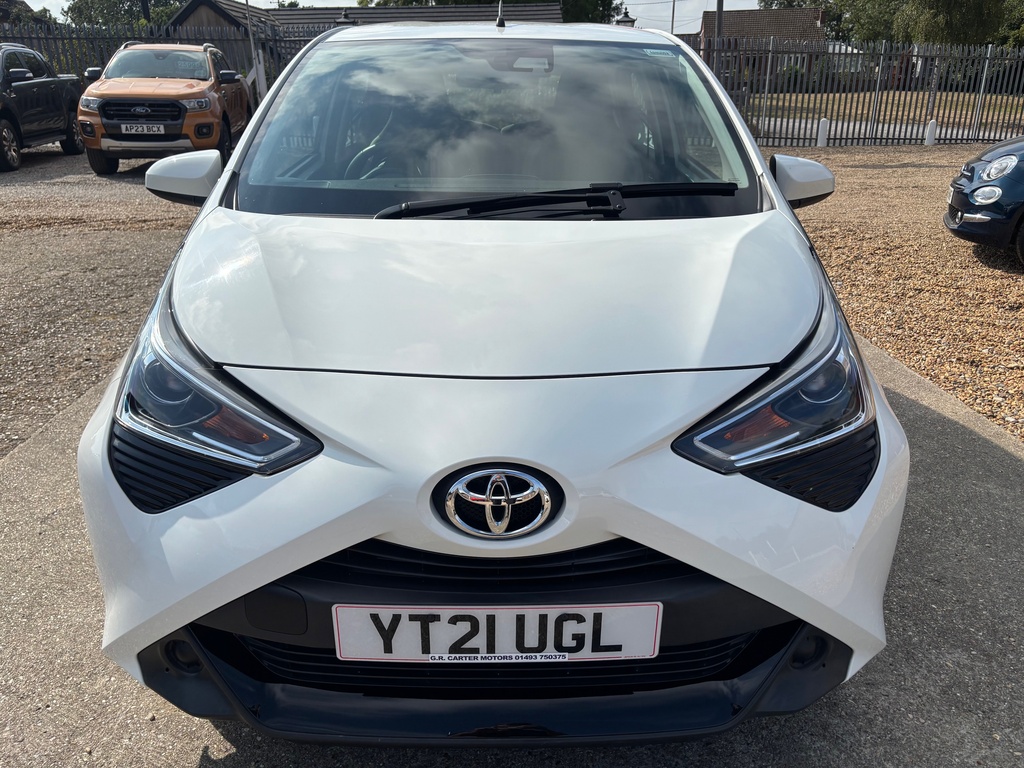 Toyota Aygo 1.0 Vvt-i X-play Euro 6 Safety Sense White #2
