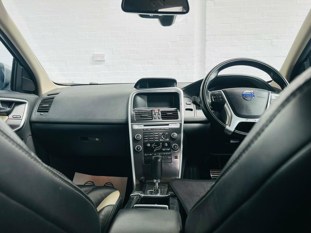 Volvo XC60 2.0 D3drive R-design White #13