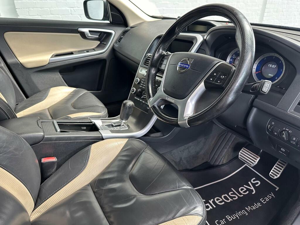Volvo XC60 2.0 D3drive R-design White #15