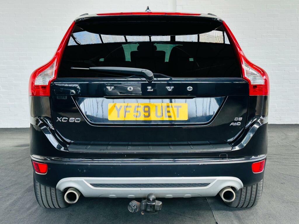 Volvo XC60 2.0 D3drive R-design White #4