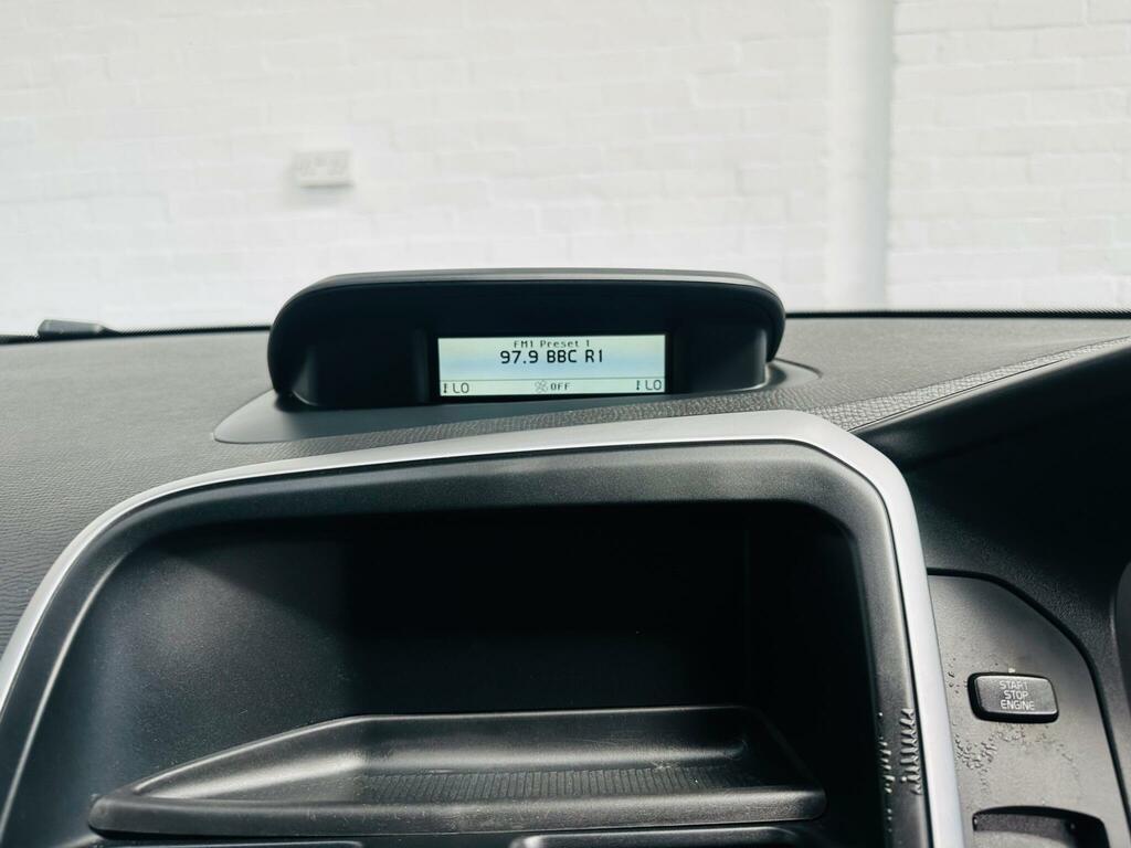 Volvo XC60 2.0 D3drive R-design White #21