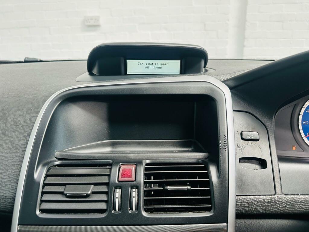 Volvo XC60 2.0 D3drive R-design White #23