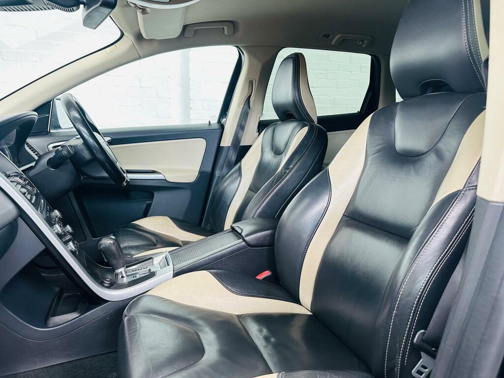 Volvo XC60 2.0 D3drive R-design White #12