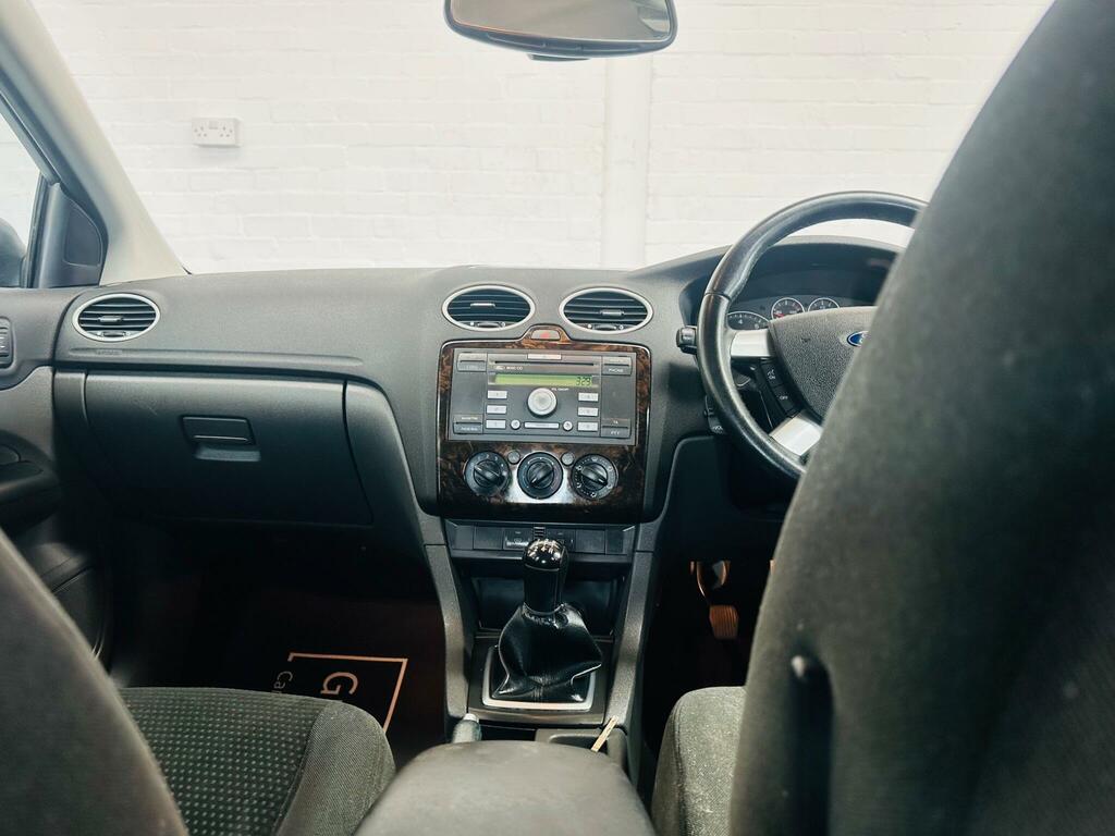 Ford Focus Estate 1.6 LX 200505 Green #10