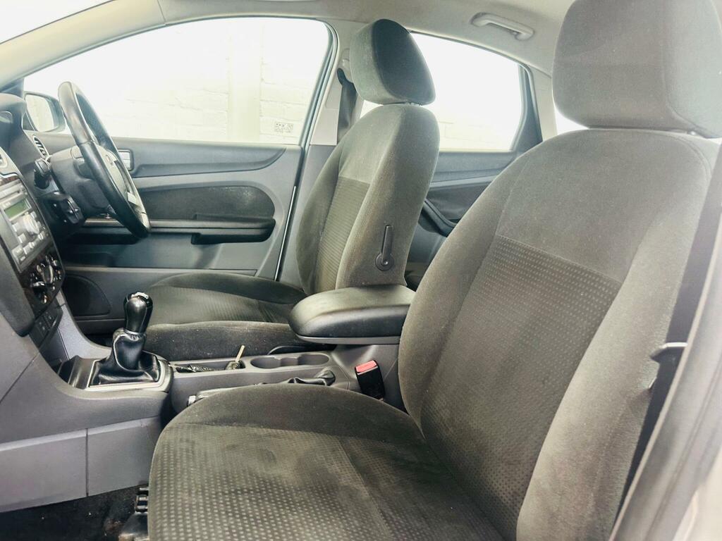 Ford Focus Estate 1.6 LX 200505 Green #9