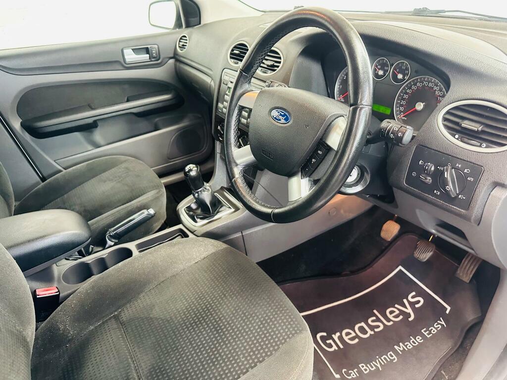 Ford Focus Estate 1.6 LX 200505 Green #12