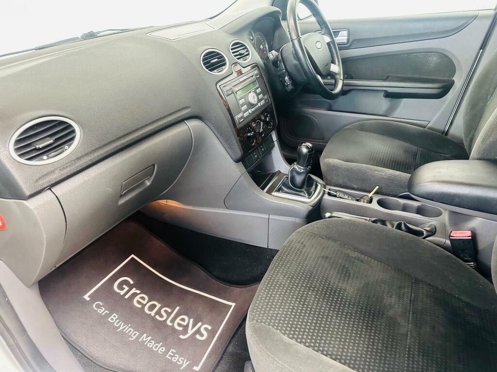 Ford Focus Estate 1.6 LX 200505 Green #8