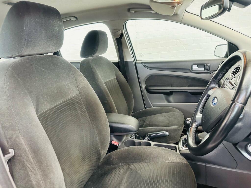 Ford Focus Estate 1.6 LX 200505 Green #11