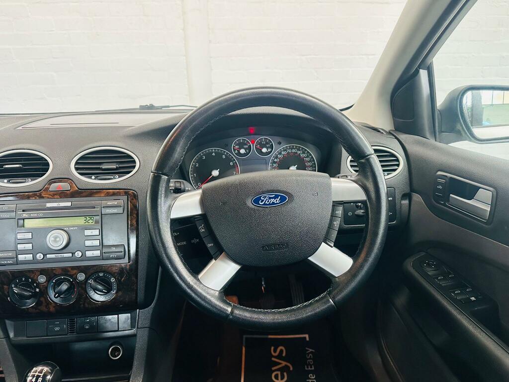 Ford Focus Estate 1.6 LX 200505 Green #16