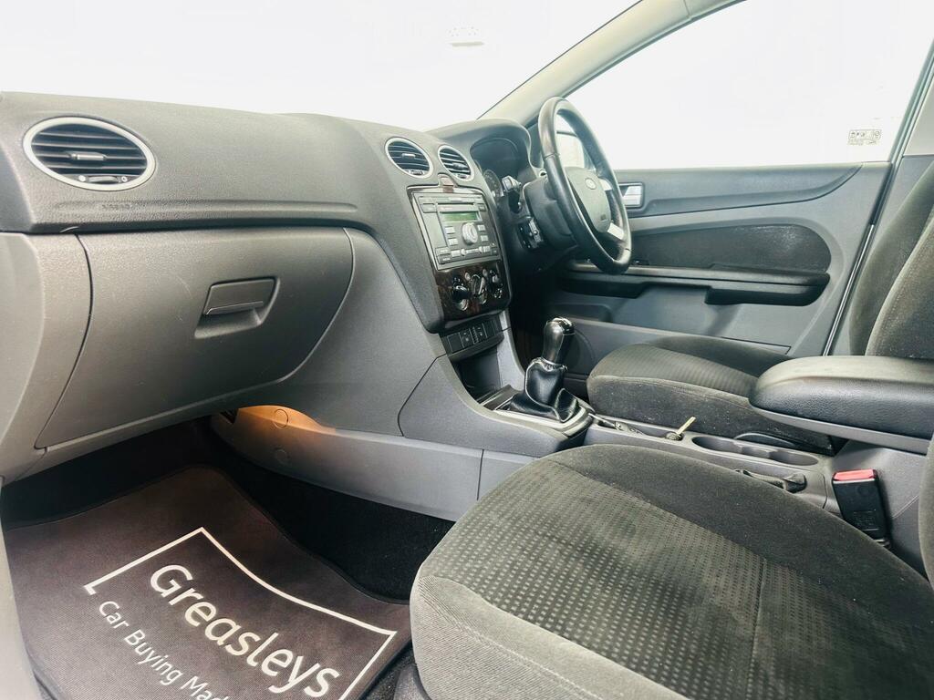 Ford Focus Estate 1.6 LX 200505 Green #3