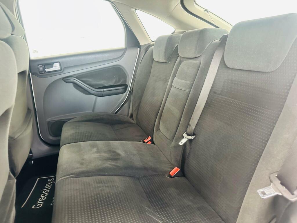 Ford Focus Estate 1.6 LX 200505 Green #15