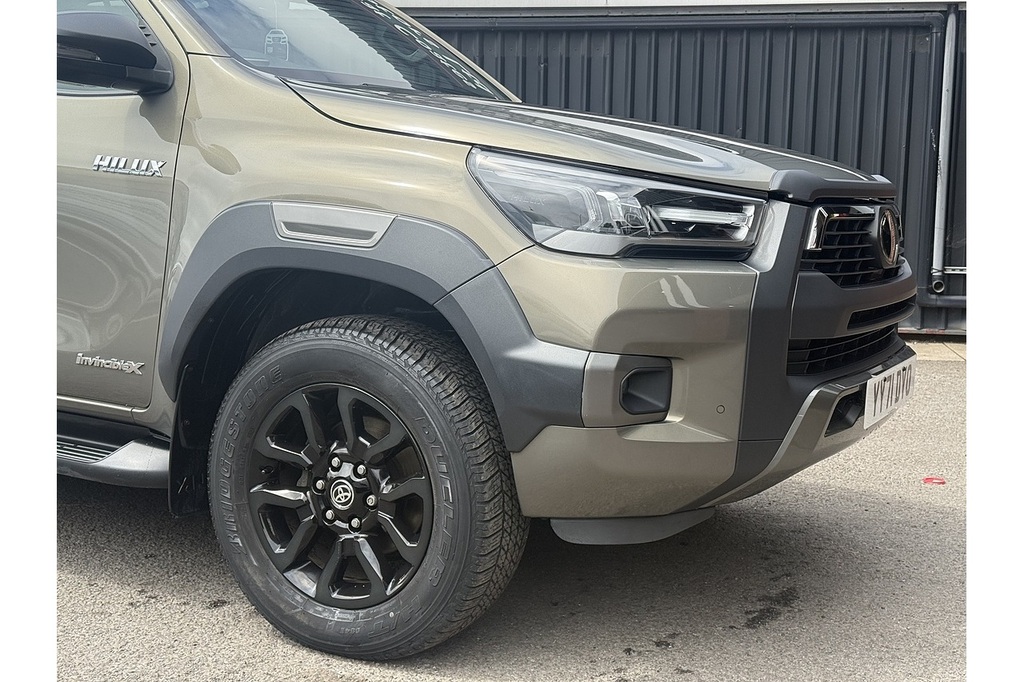 Toyota HILUX D-4d Invincible X U2162 Brown #3