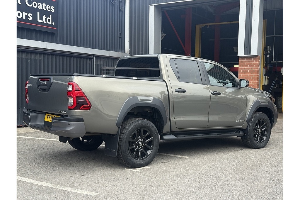 Toyota HILUX D-4d Invincible X U2162 Brown #2