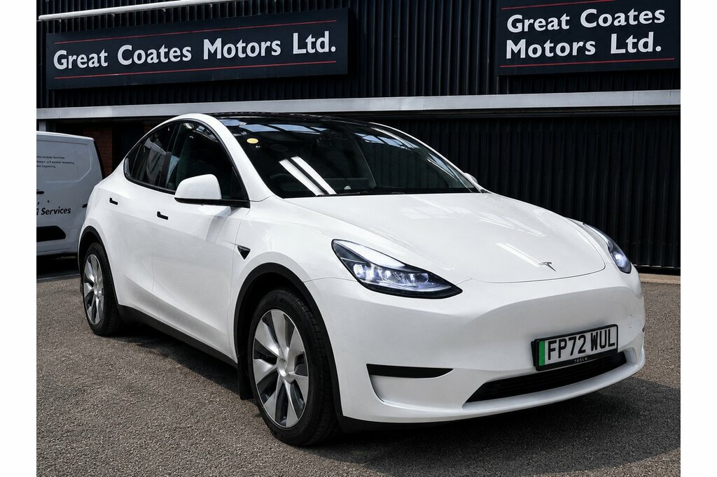 Tesla Model Y Rwd U2175 Ulez White