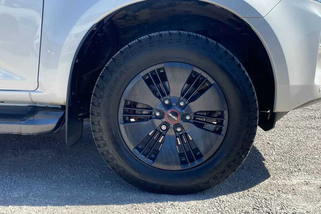 Isuzu D-Max V-cross Auto White #5