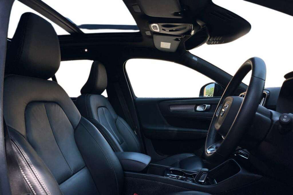 Volvo XC40 R-design T4 Recharge KJ21PPV Blue #3