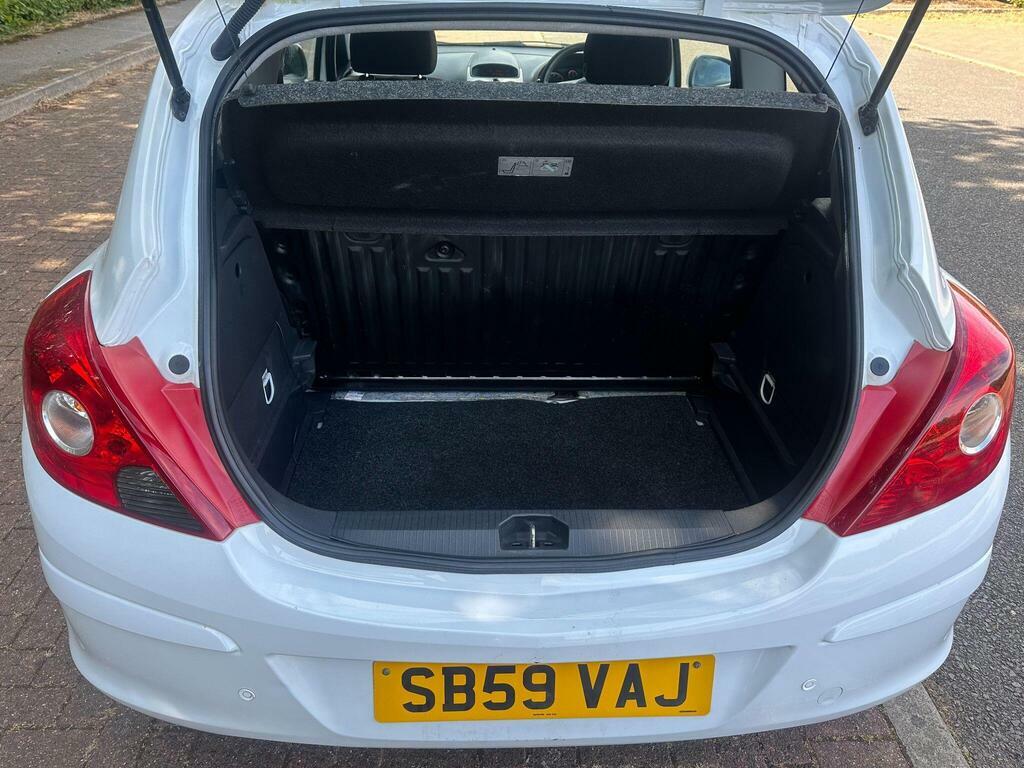 Vauxhall Corsa Design 16V 5-Door Silver #16