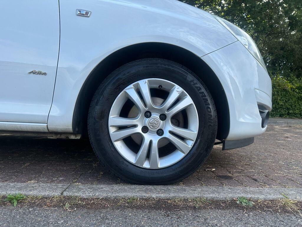 Vauxhall Corsa Design 16V 5-Door Silver #13