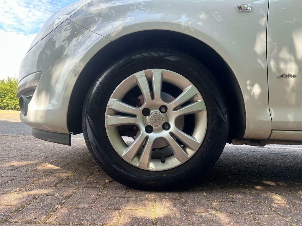 Vauxhall Corsa Design 16V 5-Door Silver #19