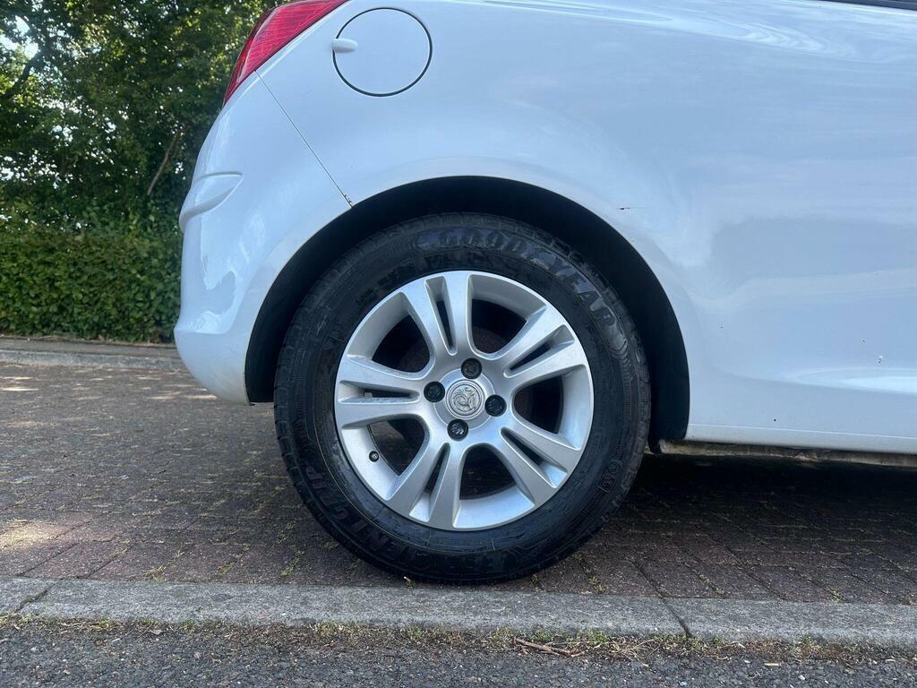 Vauxhall Corsa Design 16V 5-Door Silver #14