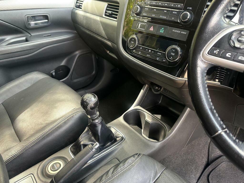 Mitsubishi Outlander 2.2 Di-d Gx1 4Work 4Wd Silver #40