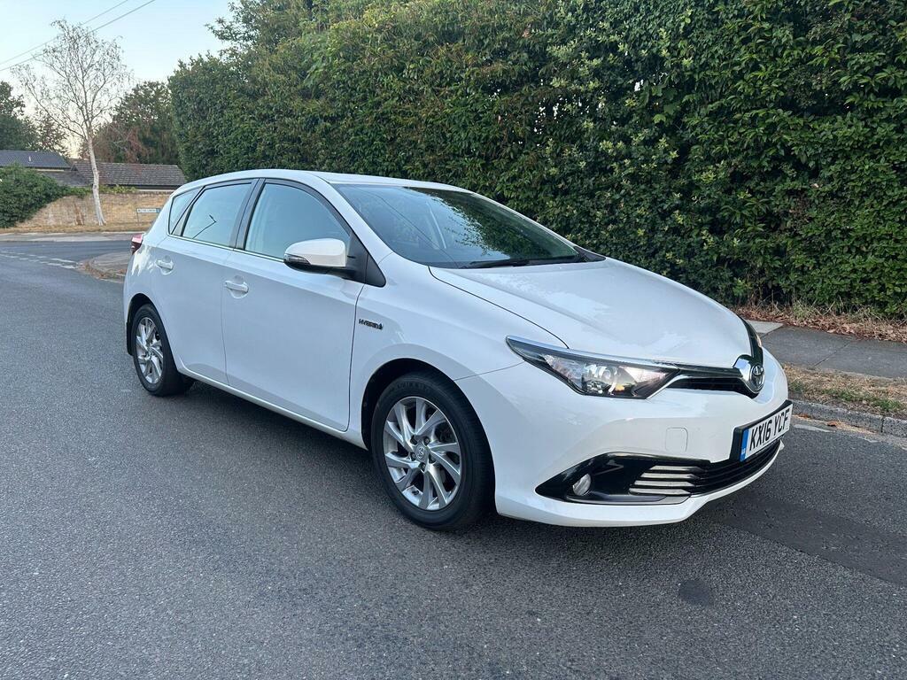 Toyota Auris 1.8 Vvt-h Business Edition Cvt Euro 6 S S White