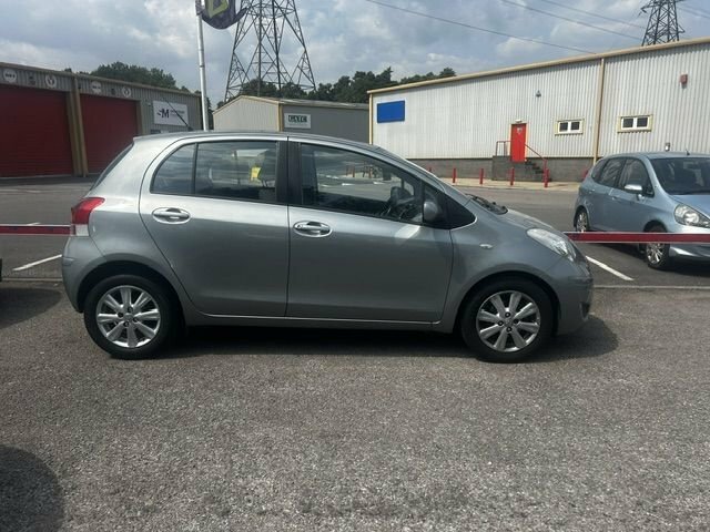Toyota Yaris Dual Vvt-i Tr Hatchback BV59AXP Silver #4