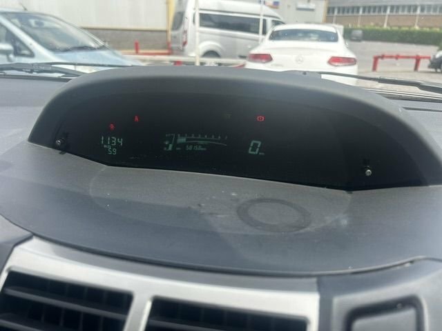 Toyota Yaris Dual Vvt-i Tr Hatchback BV59AXP Silver #6