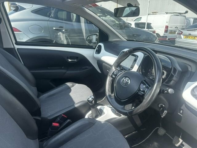Toyota Aygo Vvt-i X-pression X-wave White #5