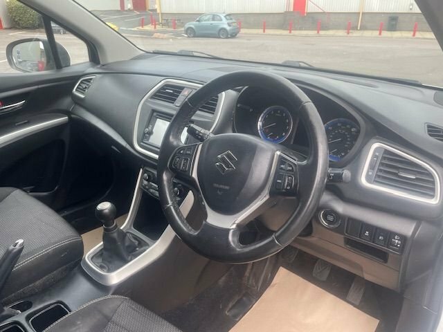 Suzuki SX4 S Cross Sz-t Suv White #4