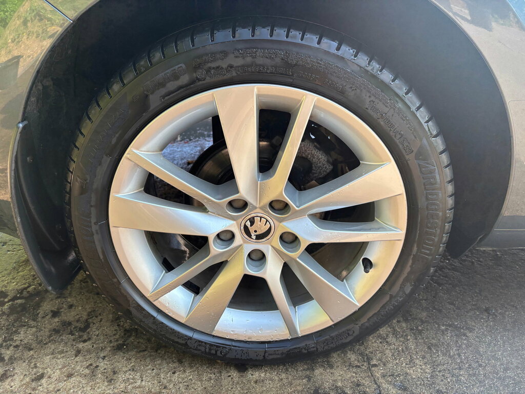 Skoda Octavia 1.6 Tdi S Black #9