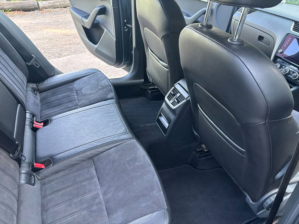 Skoda Octavia 1.6 Tdi S Black #11