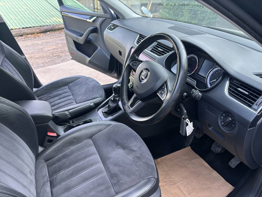 Skoda Octavia 1.6 Tdi S Black #10