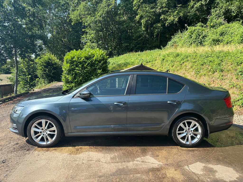 Skoda Octavia 1.6 Tdi S Black #8
