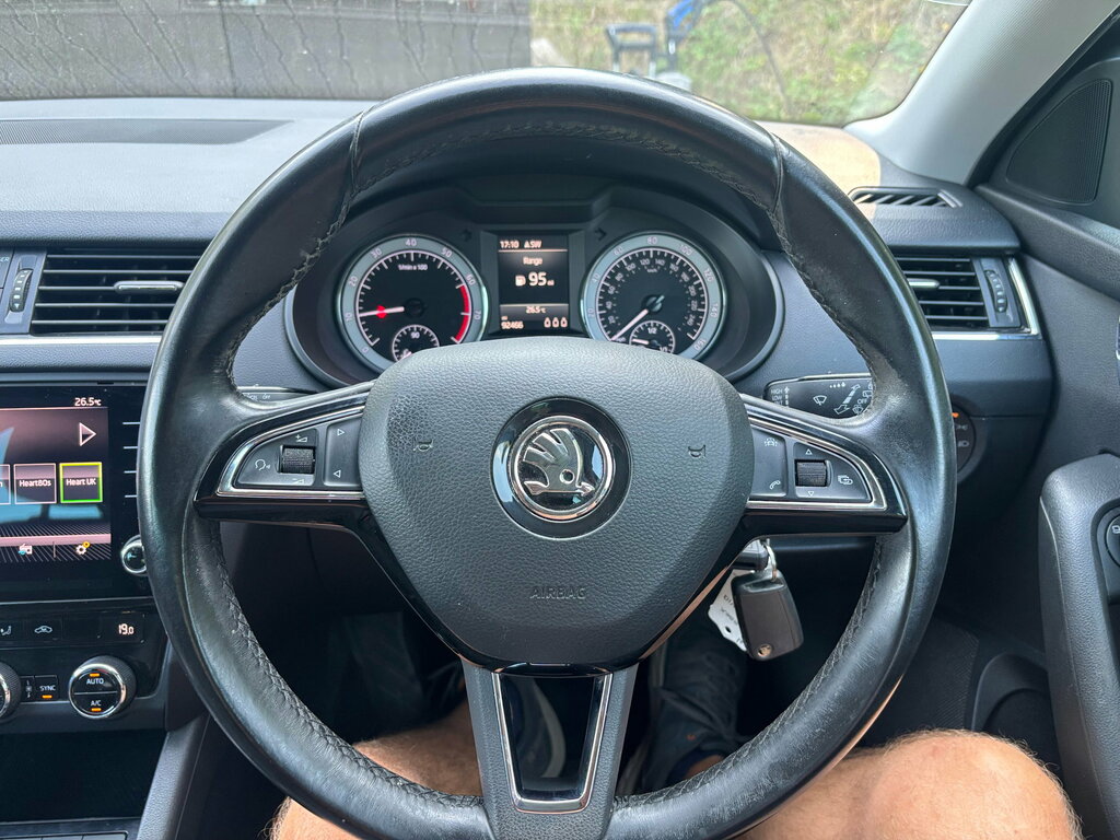 Skoda Octavia 1.6 Tdi S Black #17