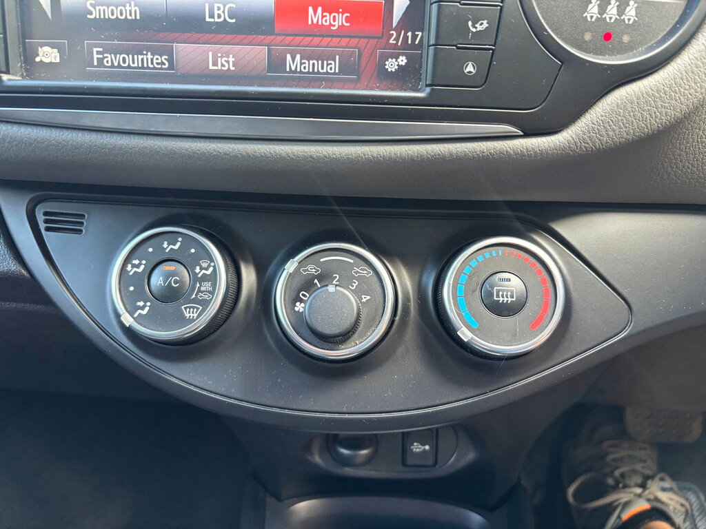 Toyota Yaris Blue #22