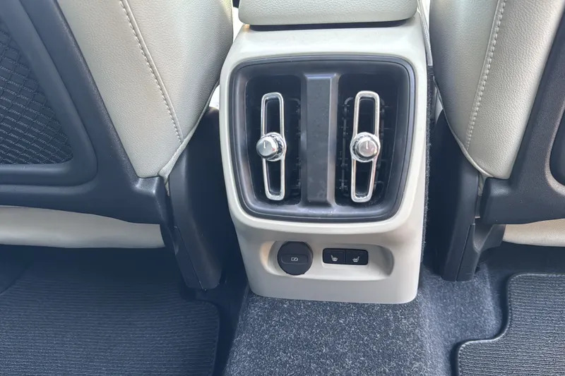 Volvo XC40 Volvo Estate 1.5 T3 163 R Design Geartronic Silver #28