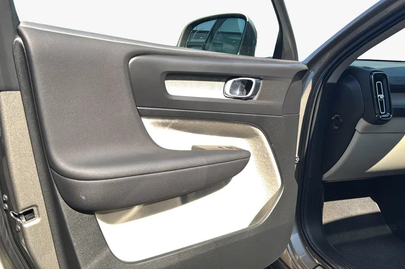 Volvo XC40 Volvo Estate 1.5 T3 163 R Design Geartronic Silver #23