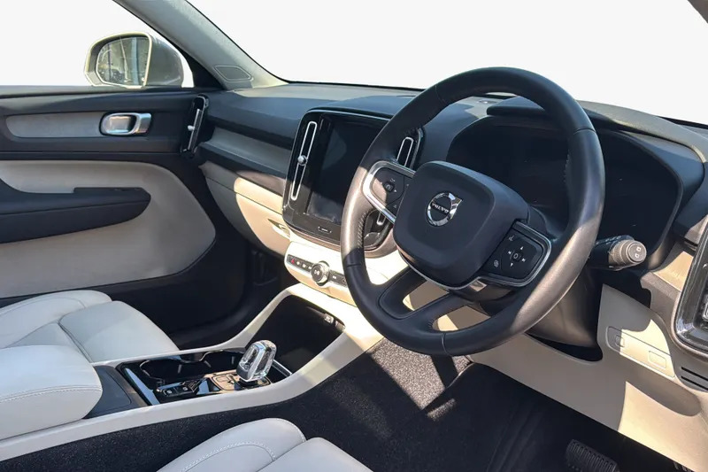 Volvo XC40 Volvo Estate 1.5 T3 163 R Design Geartronic Silver #19