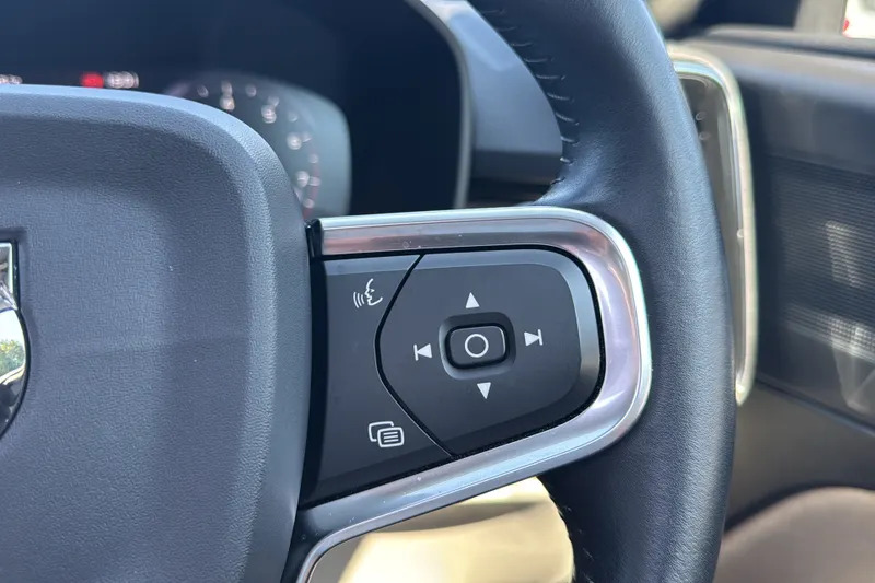 Volvo XC40 Volvo Estate 1.5 T3 163 R Design Geartronic Silver #32